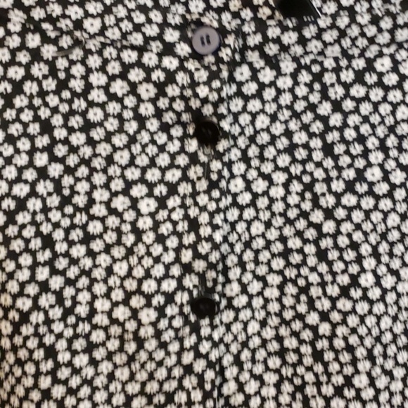 DIVIDED- H&M BLACK/WHITE SKIRT SIZE 8 - Picture 2 of 5